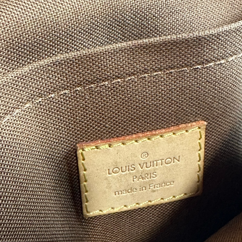 Louis Vuitton Bosphore Bum Bag - Picture 13 of 17